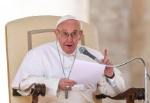 El papa presenta el X Encuentro Mundial de las Familias con múltiples centros