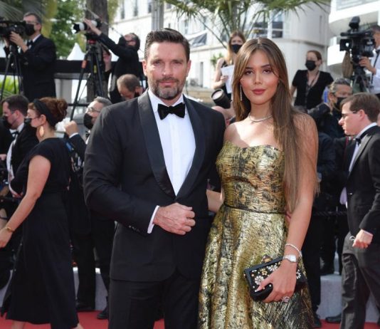 Raquel Flores y el actor Julián Gil