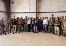 Gobernadores de Texas y Florida visitan la frontera con México