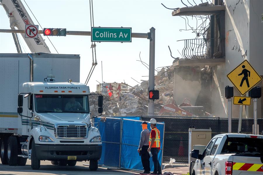 demolici&oacute;n de Champlain Towers (2)