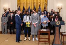 Biden recibe a las Seattle Storm (3)