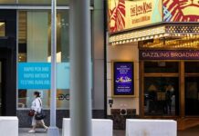 Broadway renace tras la pandemia con la vuelta de "El Rey León" y "Aladín" Broadway
