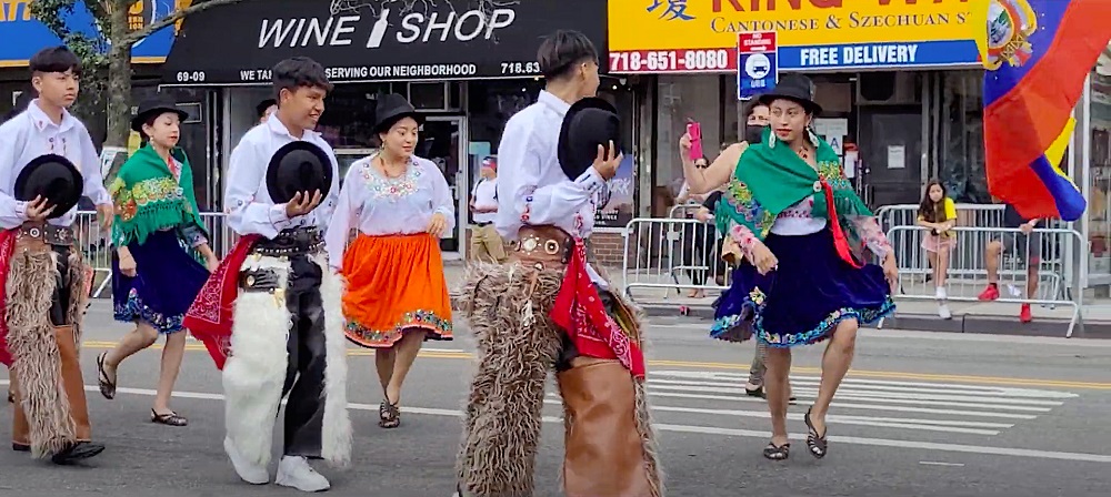 DESFILE ECUATORIANO