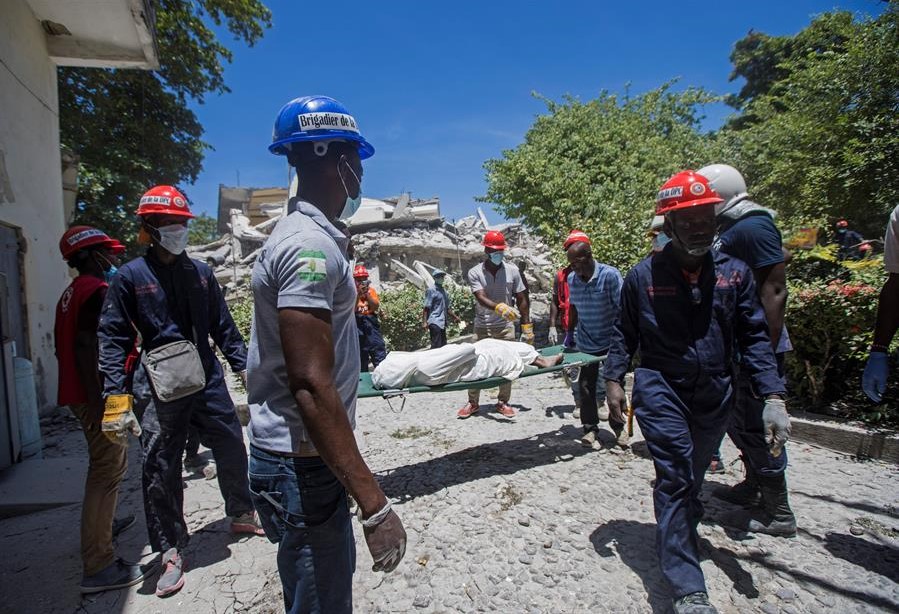 EE.UU. env&iacute;a un equipo de rescate a Hait&iacute; (3).