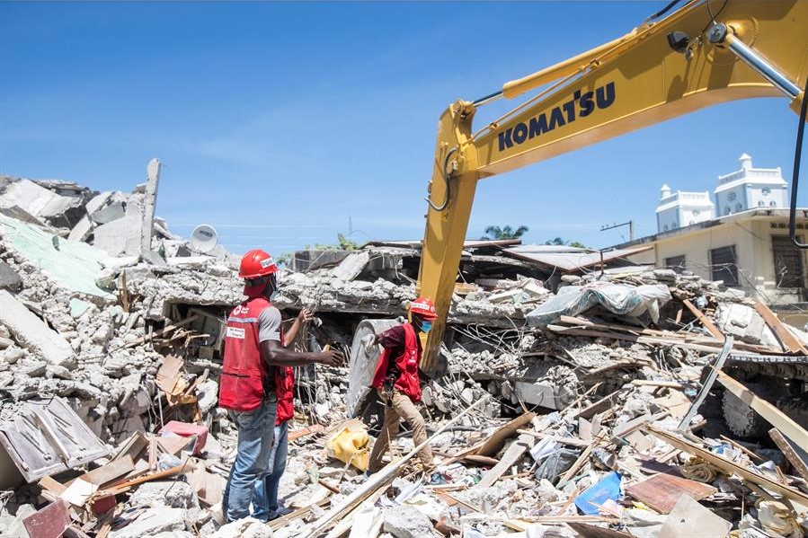 EE.UU. env&iacute;a un equipo de rescate a Hait&iacute; (3).