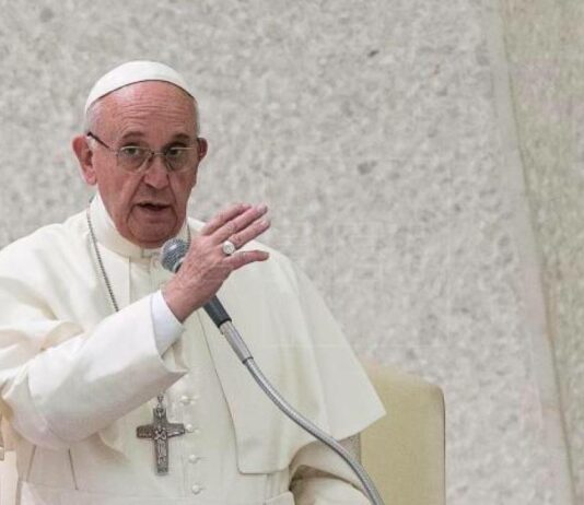 El papa insta a Latinoamérica a vacunarse como un "acto de amor" El papa