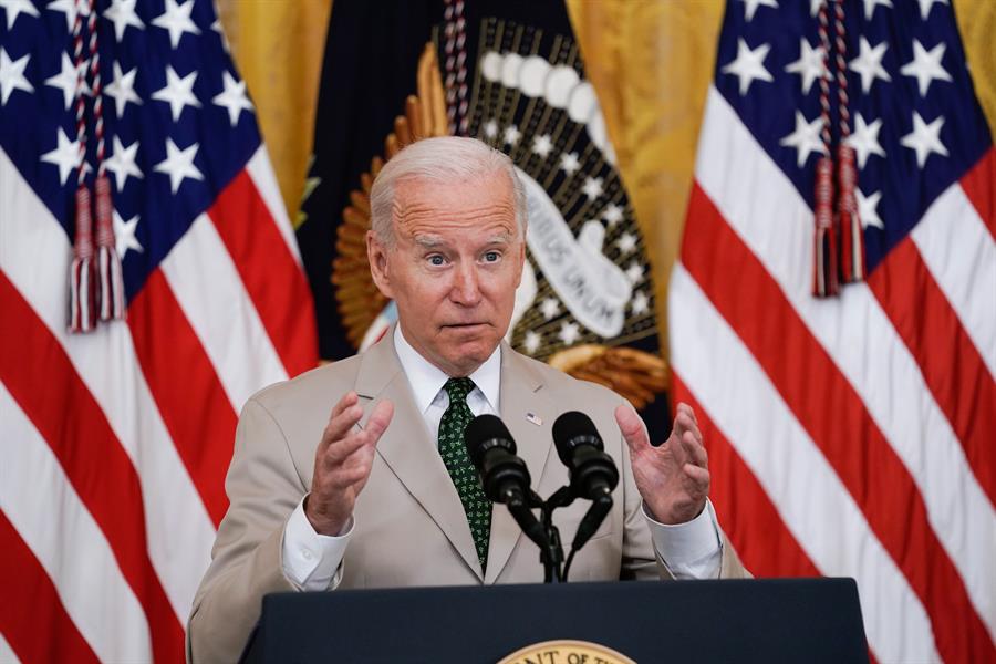 El traje beige de Biden