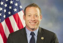 Inmigrantes acusan a congresista Gottheimer de "bloquear" su futuro