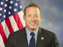 Inmigrantes acusan a congresista Gottheimer de "bloquear" su futuro