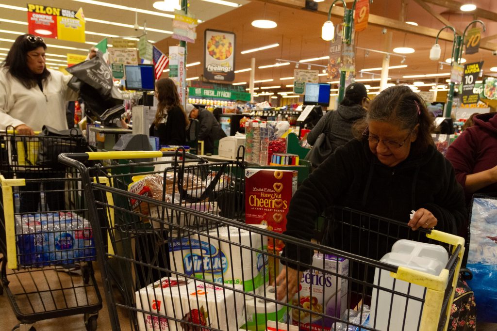 Latinos gastan más ante desastres naturales compras