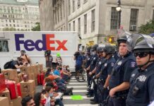 Funcionarios electos y activistas arrestados por protestar contra la moratoria de desalojos