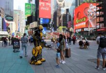 Nueva regulación afectará a artistas y vendedores ambulantes de Times Square