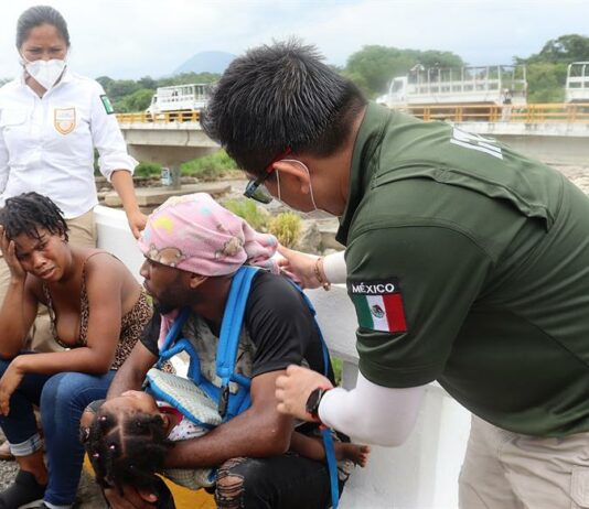 México desintegra parcialmente una caravana migrante cerca a la frontera sur inmigrantes en México