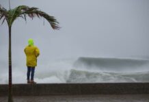 Henri, ahora tormenta tropical, está cerca de la costa del noreste de EE.UU. tormenta