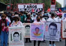 Mexicanos marchan por los 7 años de ausencia estudiantes de Ayotzinapa Ayotzinapa
