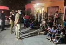 Agentes mexicanos hallan a 648 migrantes