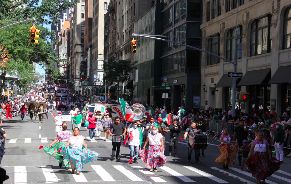 BANDAS Y DANZANTES FUE LO MAS IMPACTANTE Y COLORIDO (1)