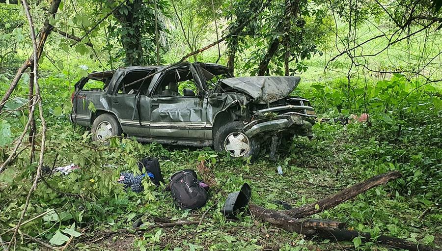 Cuatro migrantes muertos deja volcadura