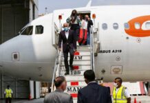 La delegación de Maduro llega a México para reanudar diálogo con la oposición