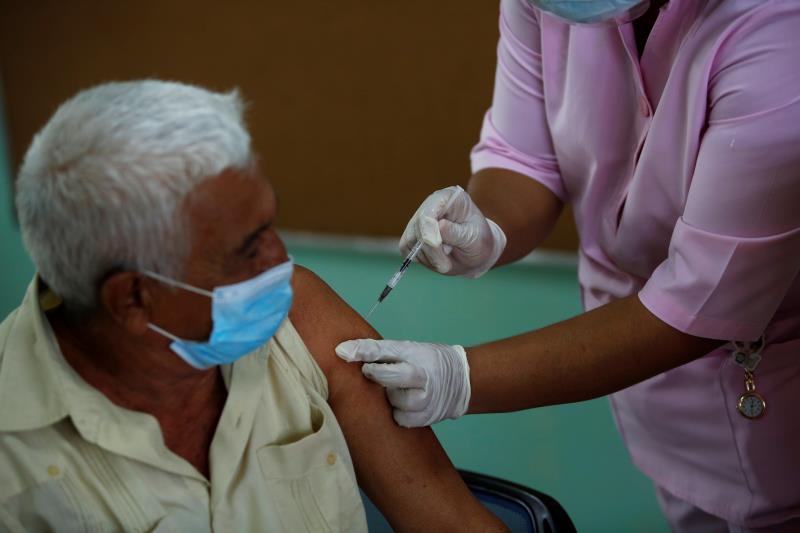 EEUU aprueba la tercera dosis para mayores de 65 años vacuna