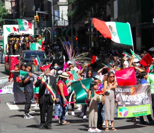 Desfile mexicano retorna imponente a Nueva York TRABAJADORES EXCLUIDOS