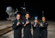 La cápsula Dragon vuelve con éxito con la primera misión civil en el espacio La cápsula Dragon