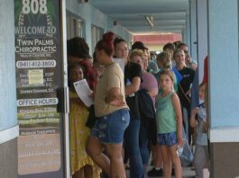 Quiroprácticos no pueden excusar el uso de tapabocas en escuelas de Florida
