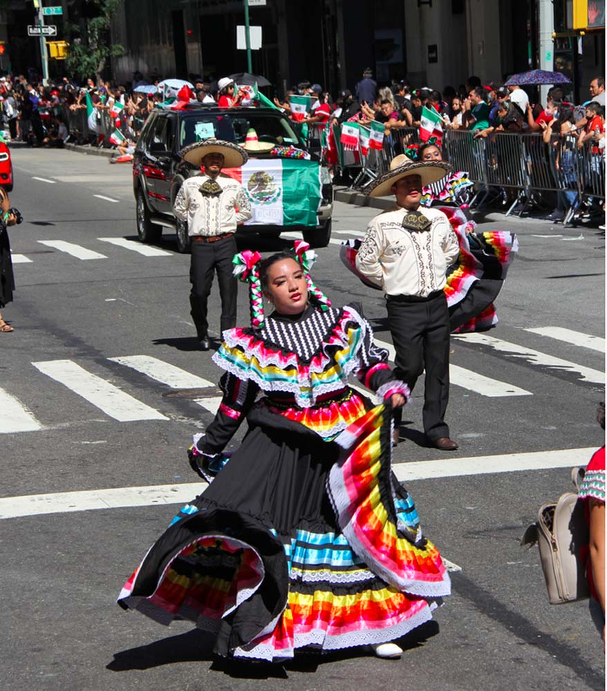 TRAJES TIPICOS MEXICANOS EN MADISON AVE.