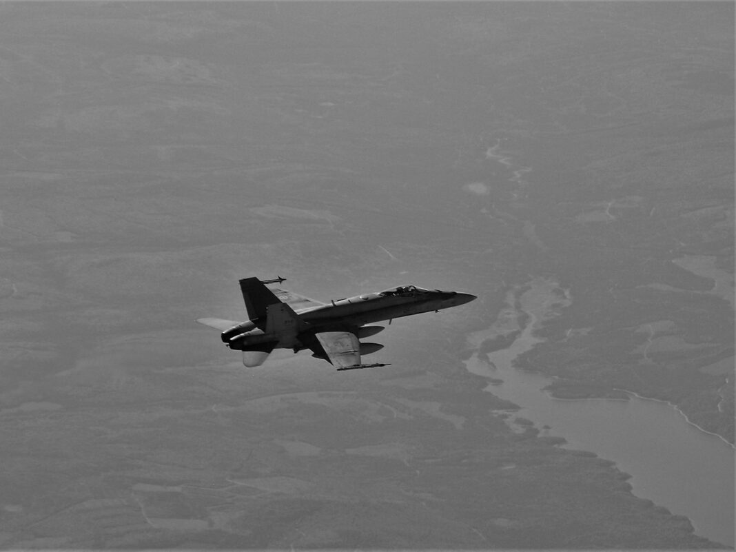 caza F-16