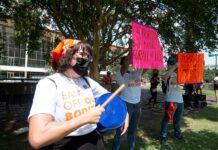 Activistas protestan en ciudades de Texas contra ley que restringe el aborto protestas
