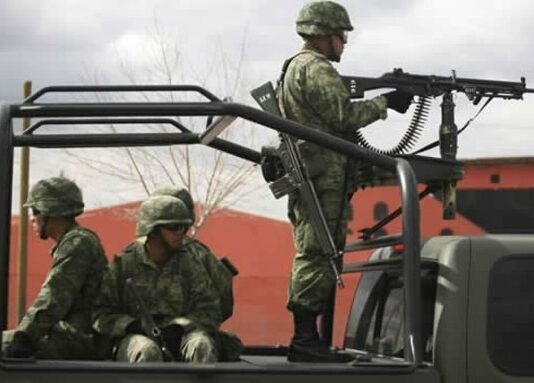 soldados mexicanos.