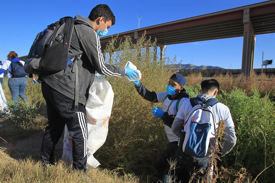 Activistas se unen en la frontera M&eacute;xico-EE.UU. (2)