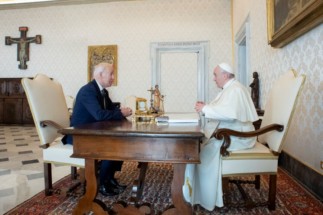 Biden y Papa Francisco