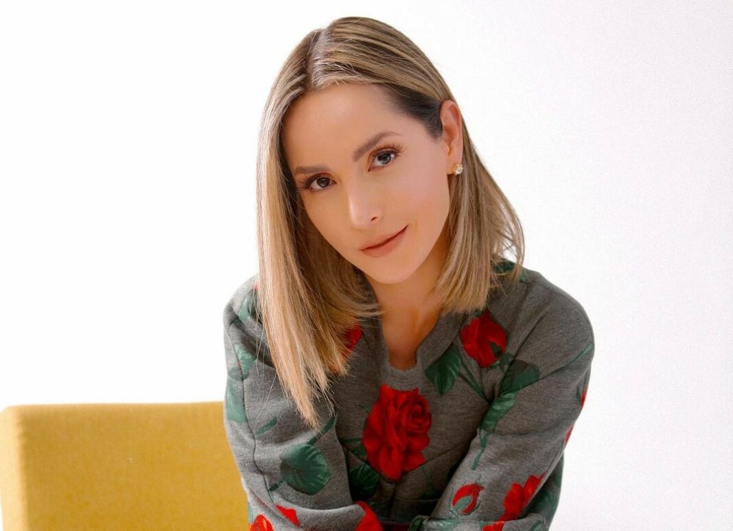 Carmen Villalobos.