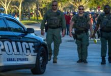 El arma del tiroteo en instituto de Michigan fue comprada por padre de sospechoso tiroteo