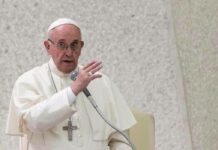 El papa dice que es urgente ayudar por "dignidad" a países con menos vacunas El Papa Francisco