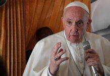 El papa pide que se escuche y no defrauden a los jóvenes que piden cambios El papa