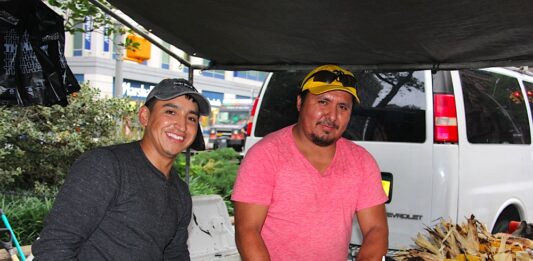 VENDEDORES AMBULANTES ECUATORIANOS