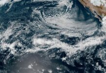 Huracán Pamela toca tierra en México dejando intensas lluvias y daños menores