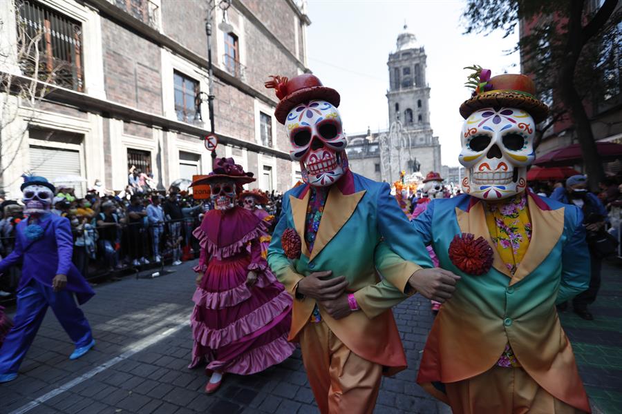 Los muertos desfilan de nuevo por Ciudad de México (1)