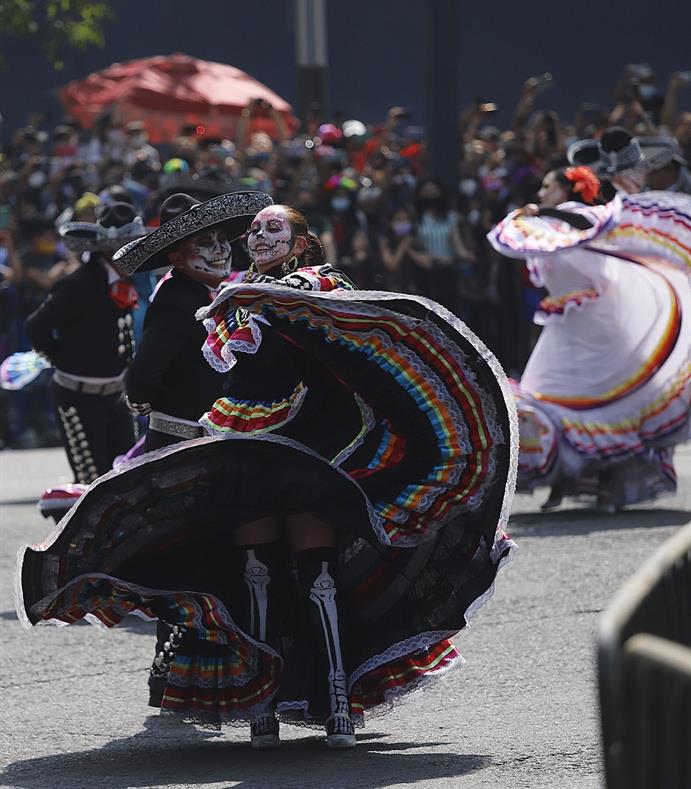 Los muertos desfilan de nuevo por Ciudad de México (1)
