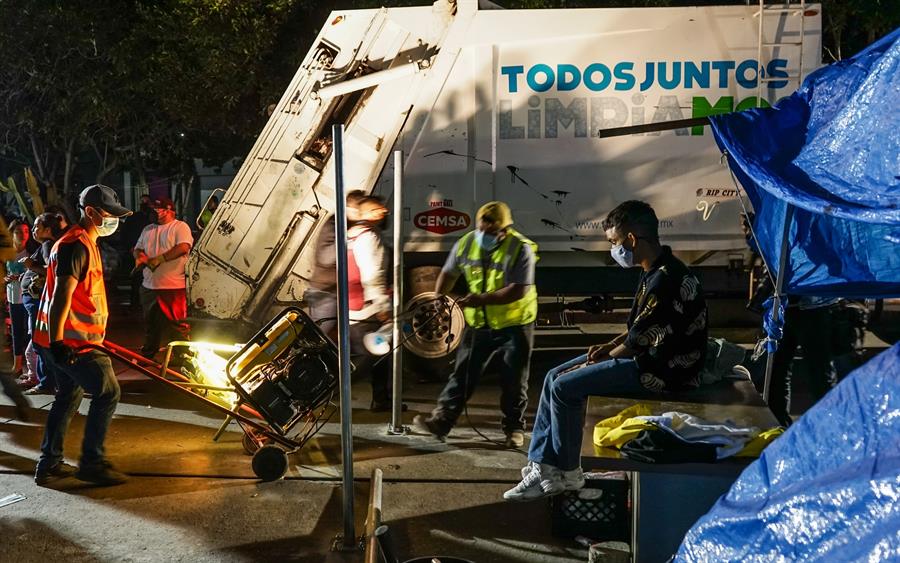 Ponen una valla a campamento migrante (3)