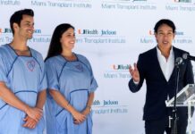 El diseñador René Ruiz cambia los vestidos de fiesta por batas de hospital René Ruiz