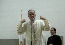 Silvio Báez pide no olvidarse de los "presos políticos" ni exiliados de Nicaragua Silvio Báez