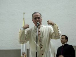 Silvio Báez pide no olvidarse de los "presos políticos" ni exiliados de Nicaragua Silvio Báez