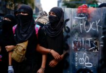 Miles de mexicanos marchan pidiendo justicia por masacre de Tlatelolco del 68 marcha