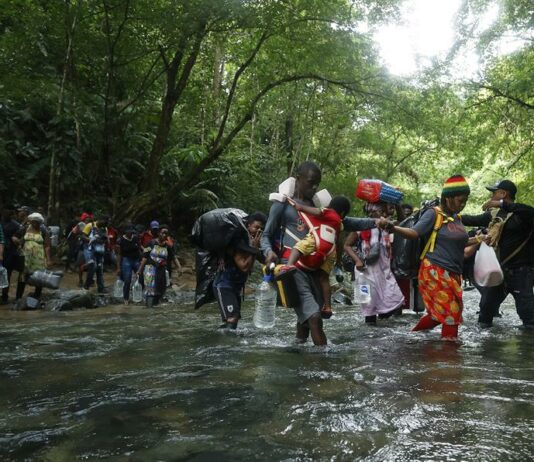 niños migrantes que cruzan selva Darién (1)