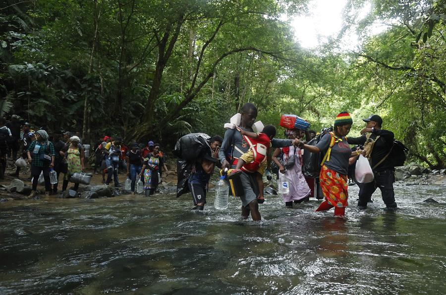 ni&ntilde;os migrantes que cruzan selva Dari&eacute;n (1)