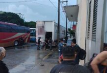 México descubre a 600 migrantes hacinados en dos tráileres inmigrantes