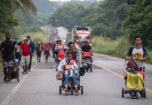Las caravanas migrantes avanzan por México en medio de obstáculos